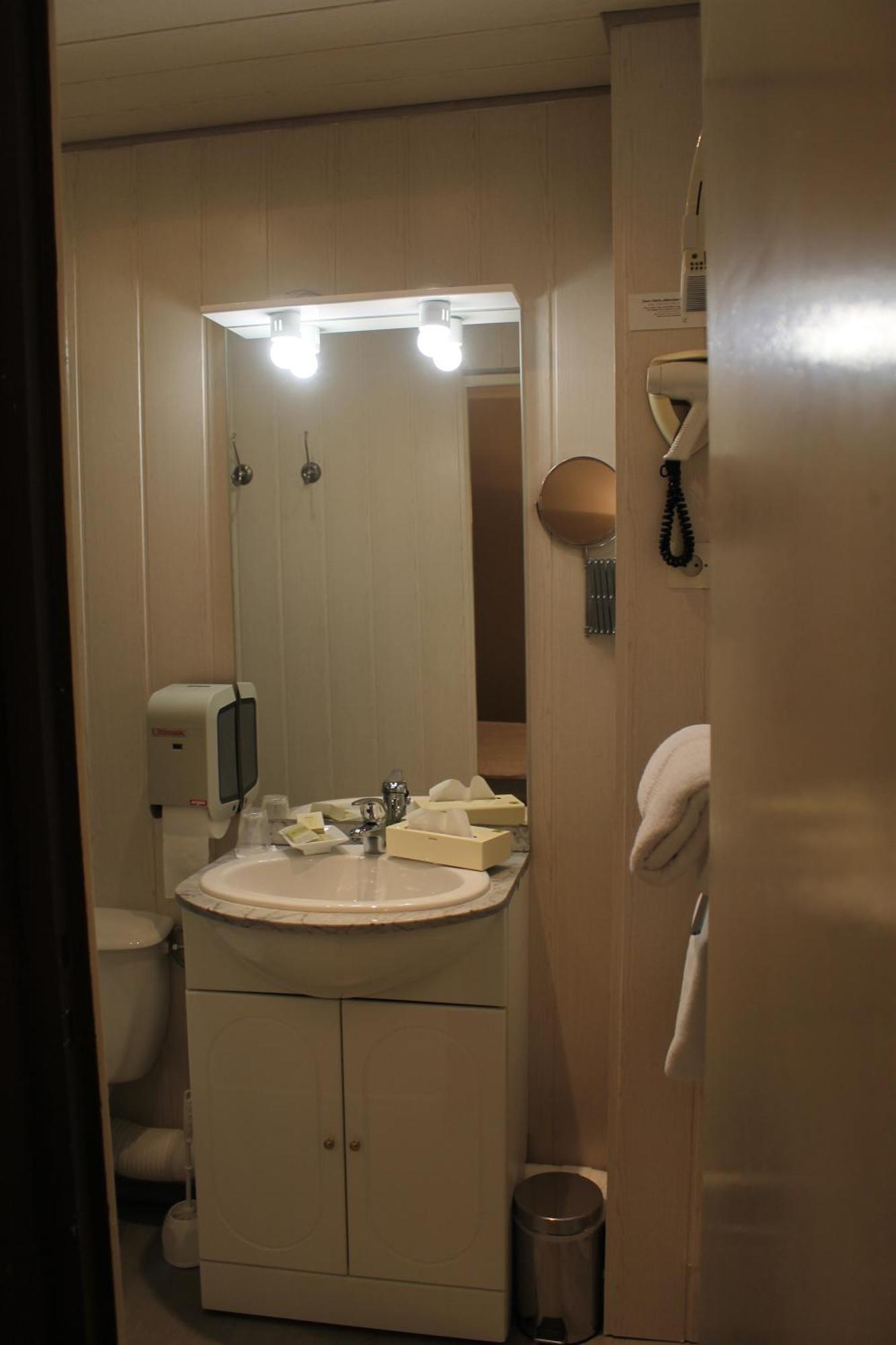 Hotel Les Alpes Allevard Room photo